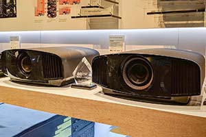 Sony показала 3 новых SXRD-проектора с поддержкой нативного 4K