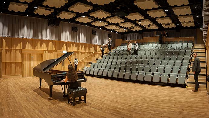 Meyer Sound в консерватории Бирмингема. Впечатлил даже королеву