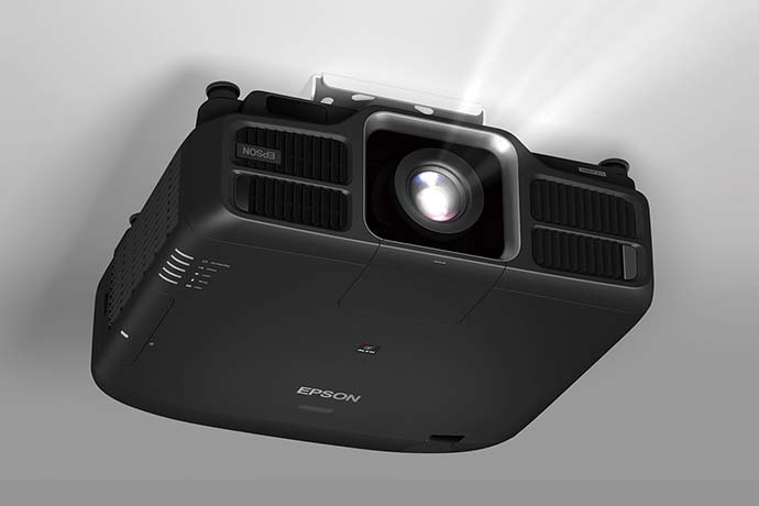 Своими силами установили проектор Epson. Оказалось проще простого!