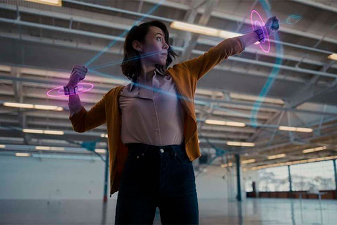 Facebook создала AR-браслет, который умеет читать мысли