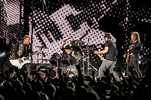 LEO от Meyer Sound выступает в стадионном туре Metallica
