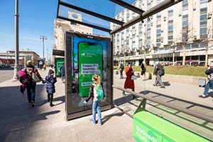 Delivery Club превратил остановку в интерактивный генератор скидок
