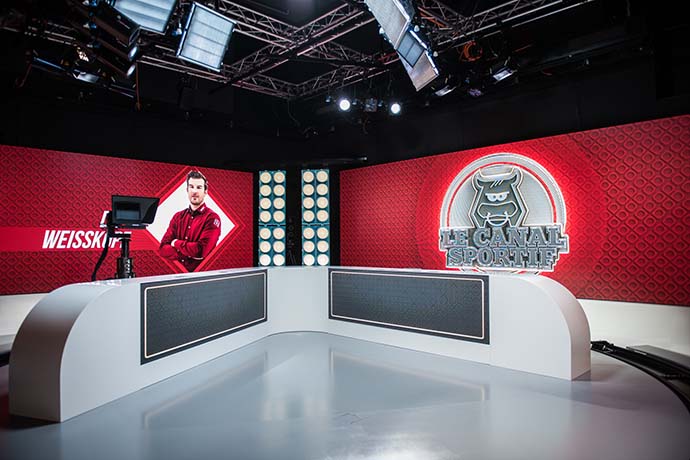 Угловые колонны и LED-экраны Absen в студии телеканала TVP SA
