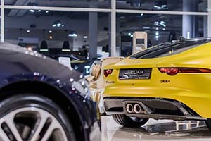 Звук в салоне JAGUAR LAND ROVER по корпоративному стандарту