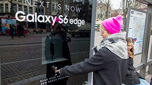 Шоу-рум для Galaxy S6 поместился на голландских остановках