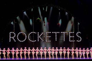 Убедительные рекорды рождественского шоу Radio City Music Hall