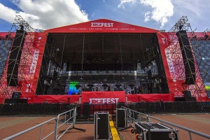 «Би-2 FEST»: 120 тыс. зрителей, 5 групп и звук Meyer Sound