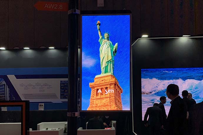 Российская премьера Absen: DOOH-дисплей с малым шагом пикселя