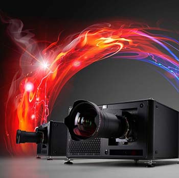 21-000-lyumen-sverkhvysokoy-chetkosti-4k-proektor-barco-udx-4k22-1.jpg