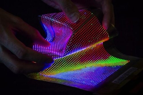 pervyj-rastyazhimyj-elektronnyj-displej-1.jpg