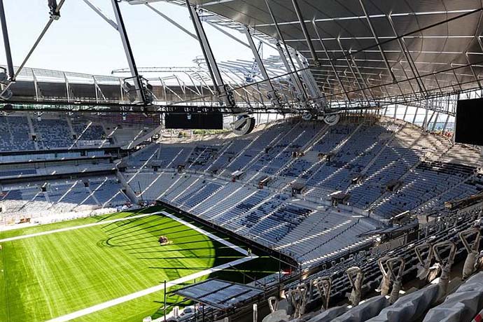 tottenkhem-khotspur-stedium-vybiraet-zvukousilenie-harman-1.jpg