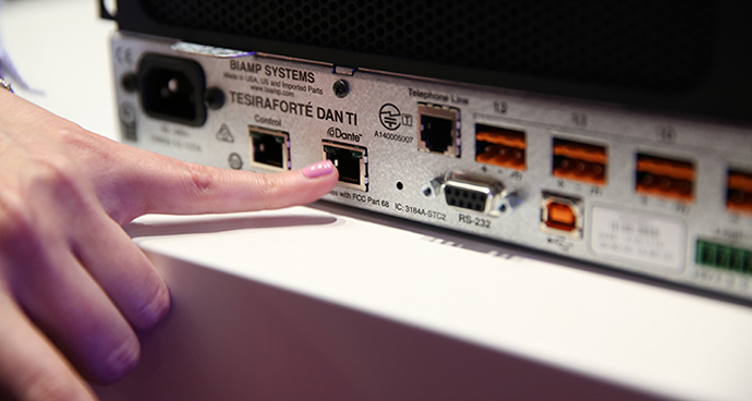 ise-2017-resheniya-crestron-i-dvizhenie-biamp-v-storonu-dante-4.jpg