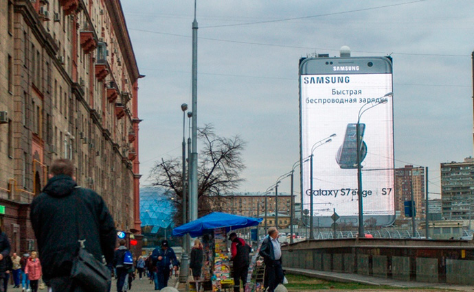 samsung-samyy-bolshoy-smartfon-v-mire-2.jpg