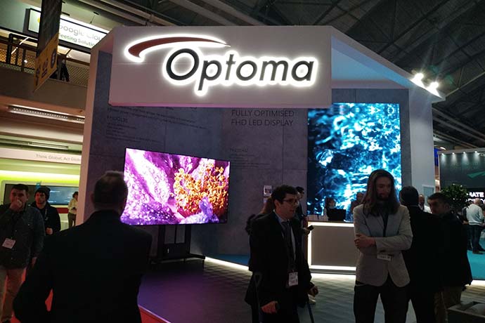 ise-2019-polnostyu-optimizirovannye-led-displei-optoma-1.jpeg