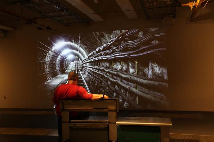 digital-projection-vdykhaet-zhizn-v-nasledie-londonskoy-pochtovoy-zheleznoy-dorogi-v-pochtovom-muzee-2.JPG digital-projection-vdykhaet-zhizn-v-nasledie-londonskoy-pochtovoy-zheleznoy-dorogi-v-pochtovom-muzee-2.JPG