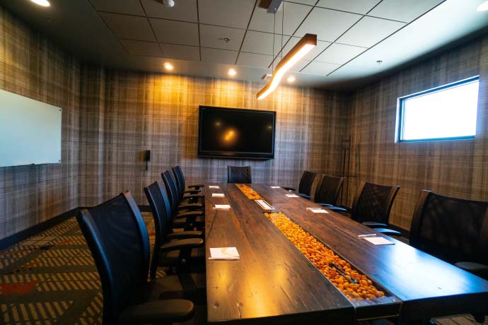 gibkaya-i-udobnaya-av-infrastruktura-symetrix-v-otele-oxford-suites-2.jpg