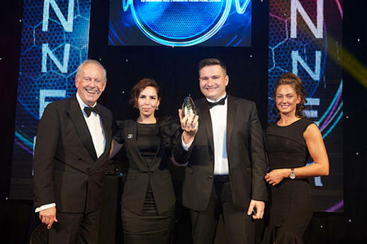 mediaserver-christie-pandoras-box-poluchil-premiyu-aw-awards-1.jpg