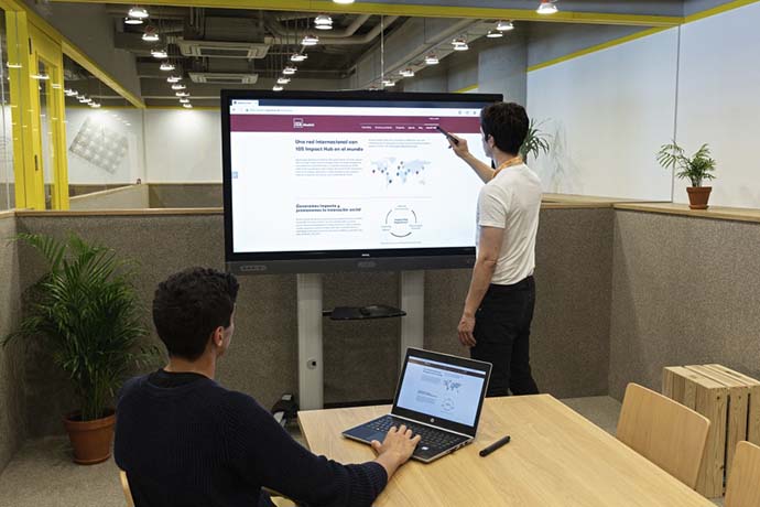 kovorkingi-impact-hub-povyshayut-effektivnost-s-resheniyami-benq-2.jpg