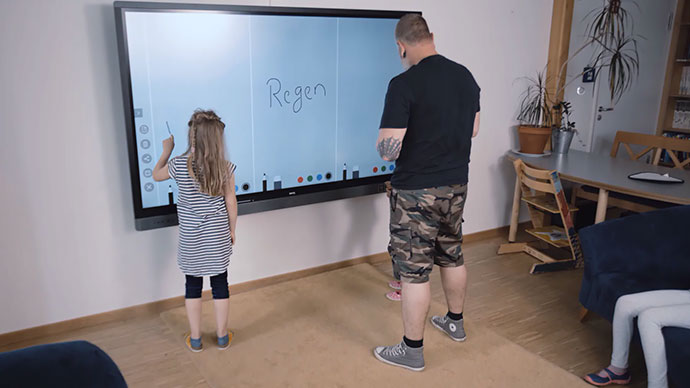 kak-displei-benq-uchat-detey-navykam-raboty-s-tsifrovymi-media-2.jpg