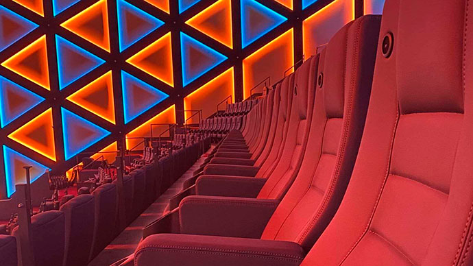 traumpalast-kinoteatr-imax-c-krupneyshim-v-mire-ekranom-2.jpg