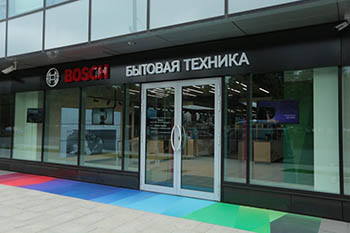 krok-i-addreality-vnedrili-sistemu-dostavki-kontenta-vo-flagmanskom-magazine-bosch-1.JPG