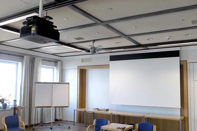 proektory-benq-preobrazili-konferents-zaly-hirschenhotels-2.jpg